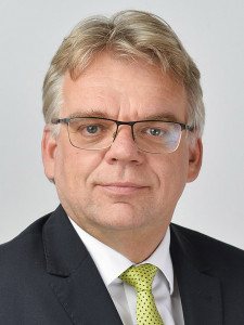 Dr. Bernhard Fink